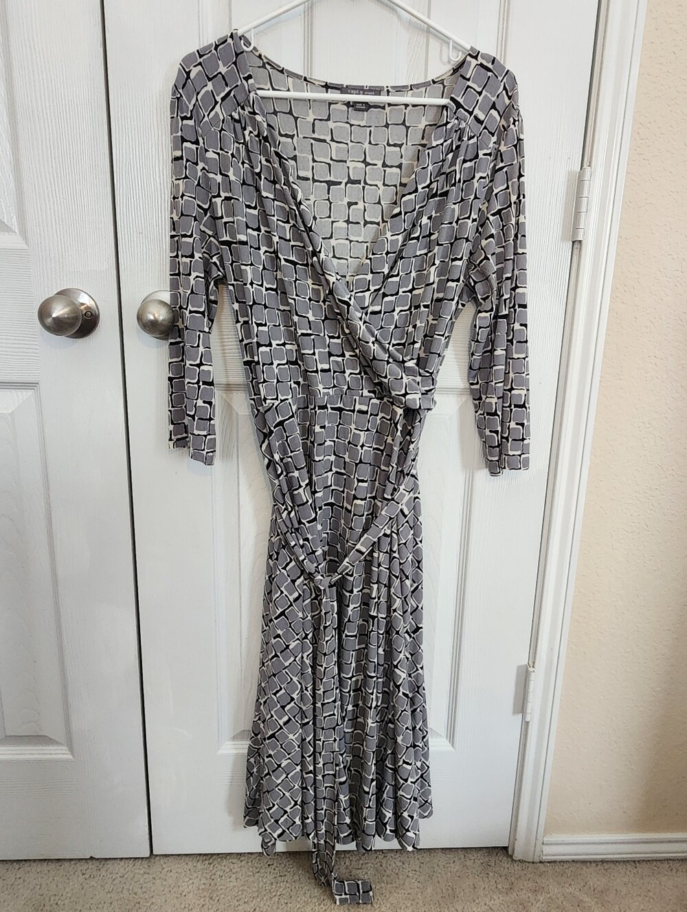 Apt. 9 Gray Geometric Wrap Midi Dress